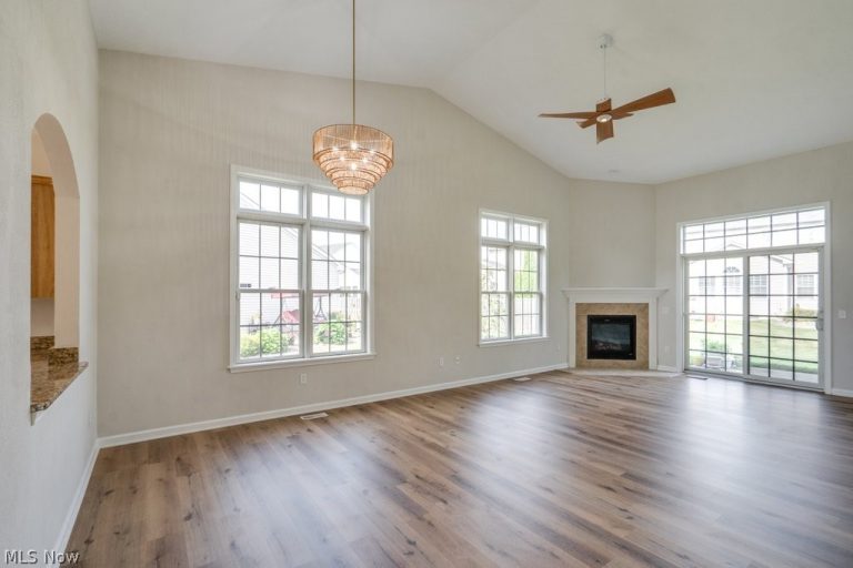 38087 Burrard Lane, Willoughby, OH - Photo 4