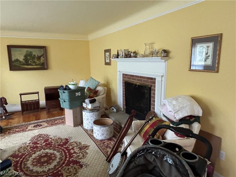 348 Hickory Hill Road, Chagrin Falls, OH - Photo 3