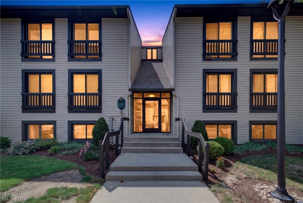 6320 Greenwood, Northfield, OH