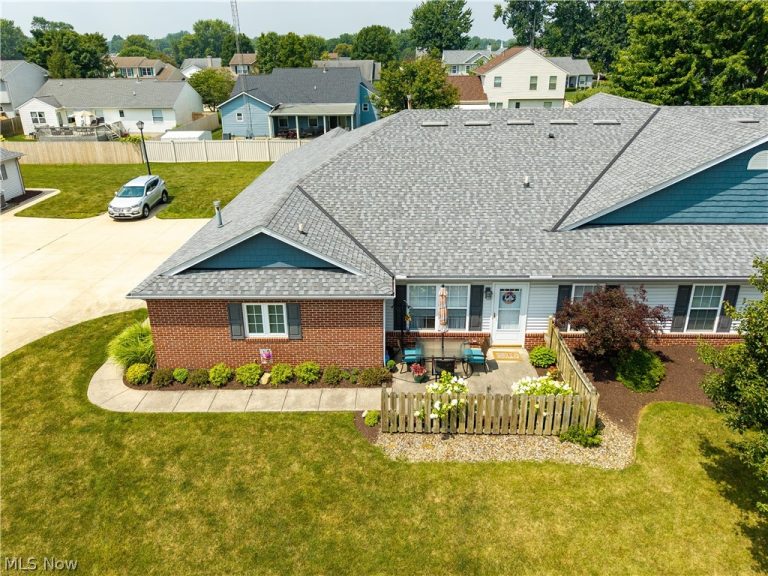 519 Heather Woods Drive, Elyria, OH - Photo 2
