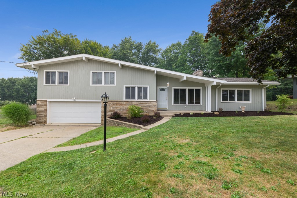 332 Smith Drive, Tallmadge, OH