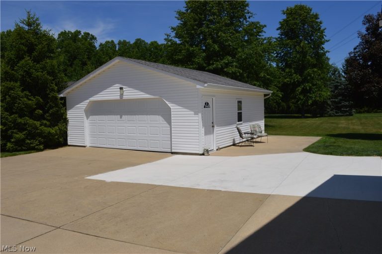 7600 Meadowood Drive, Canfield, OH - Photo 4