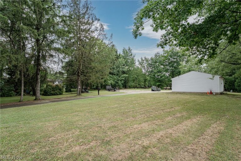 5570 Dunham Road, Maple Heights, OH - Photo 2