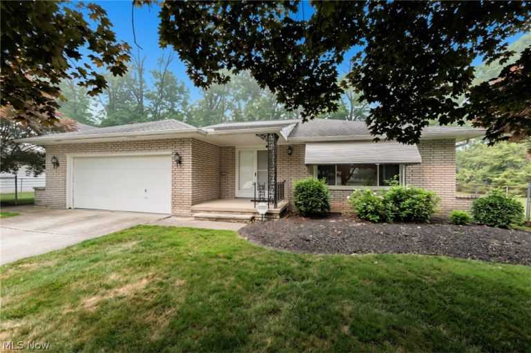 616 Sturbridge Drive, Highland Heights, OH - Photo 2