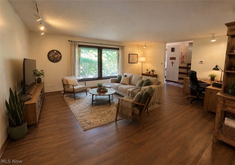 950 Kingswood Drive, Akron, OH - Photo 4