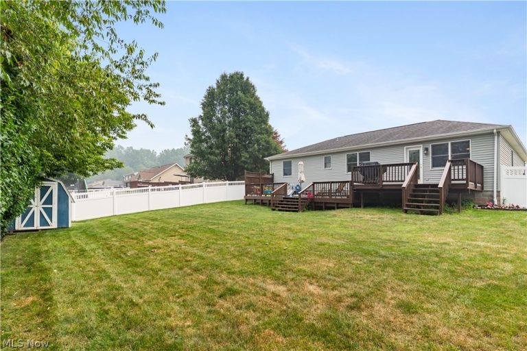 835 Johnny K Boulevard, Hubbard, OH - Photo 2