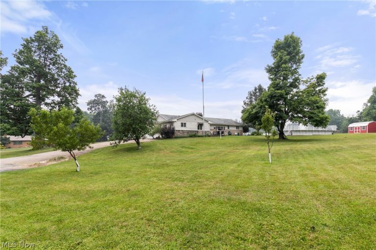 8060 Sigle Lane, Poland, OH - Photo 5