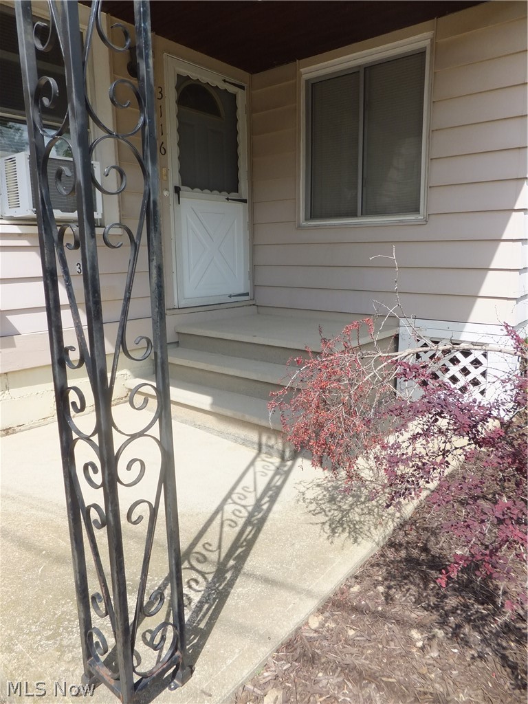 3116 Saratoga Avenue, Cleveland, OH - Photo 2