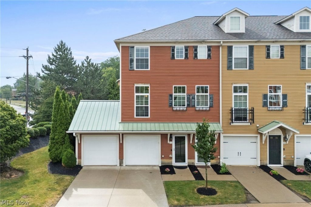 9 Grandview Drive, Rocky River, OH