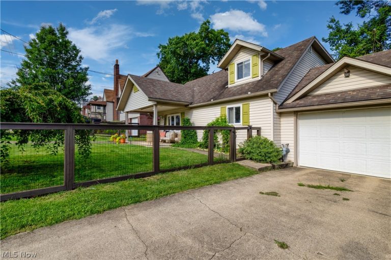 277 Beechwood Boulevard, Wintersville, OH - Photo 3