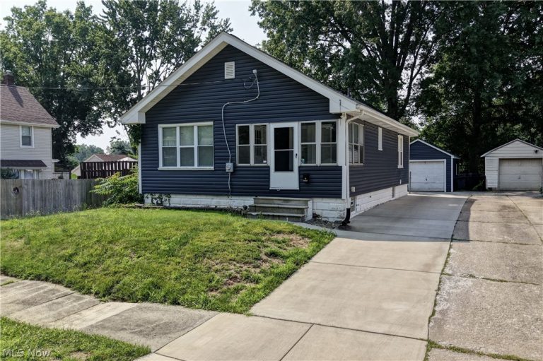 1870 Shaw Avenue, Akron, OH - Photo 2