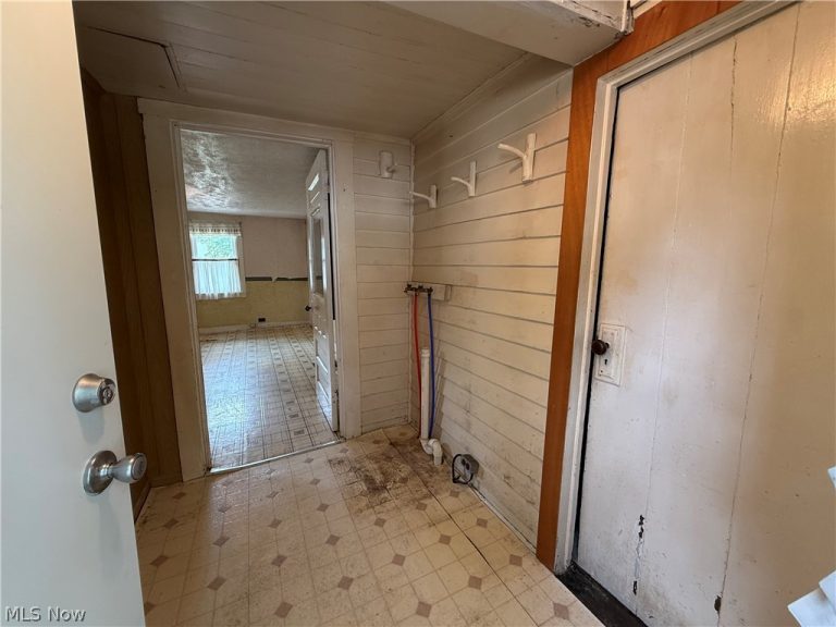 1644 Mahoning Trumbull Co Line Road, Mineral Ridge, OH - Photo 5