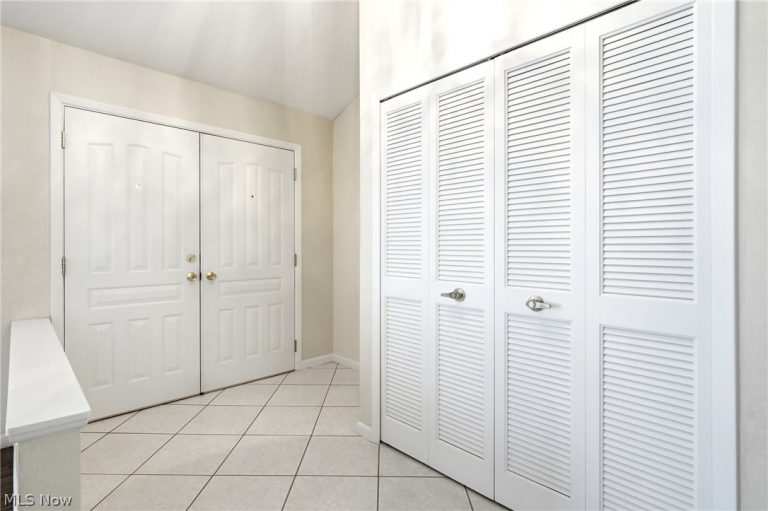 35771 Meadowdale Drive, Solon, OH - Photo 4
