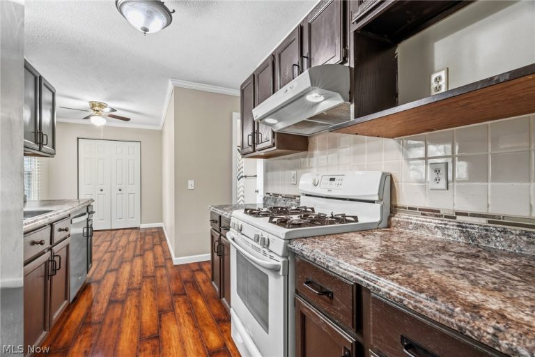 3324 Brookside Lane, Cuyahoga Falls, OH - Photo 6