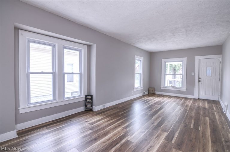 557 Wesleyan Avenue, Barberton, OH - Photo 4