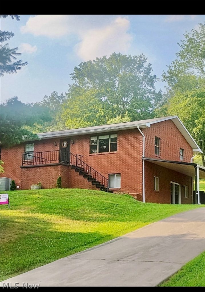 1805 Lee Creek Rd, Belleville, WV