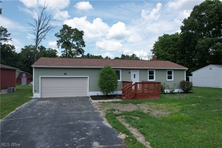 17964 Glendale Avenue, Lake Milton, OH - Photo 2