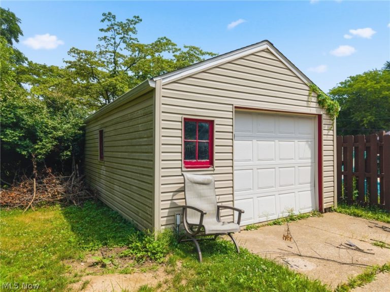 351 Hoover Avenue, Akron, OH - Photo 4