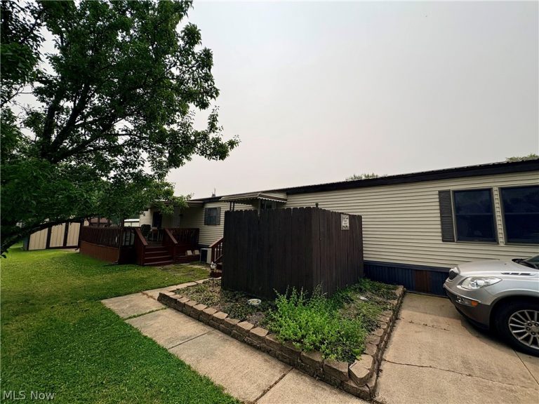 604 Sugar Pines Drive, Warren, OH - Photo 3