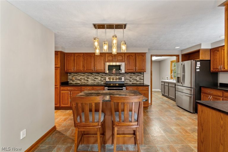 559 Berkshire Drive, Medina, OH - Photo 8