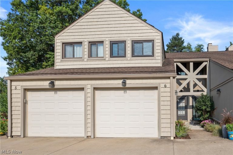 6 Landings Way, Avon Lake, OH - Photo 2