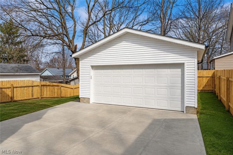 1331 Leonora Avenue, Akron, OH - Photo 3