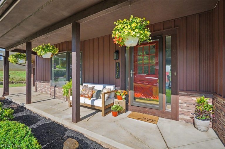1375 Sackett Hills Drive, Akron, OH - Photo 2