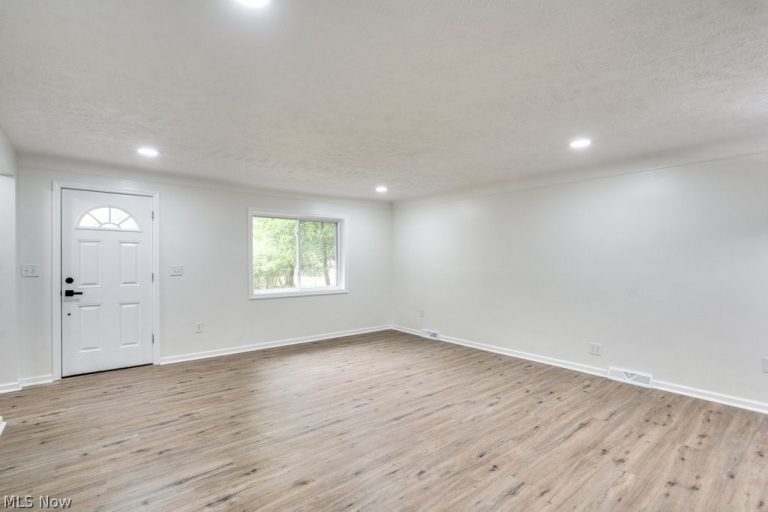 4867 Royalwood Road, North Royalton, OH - Photo 4