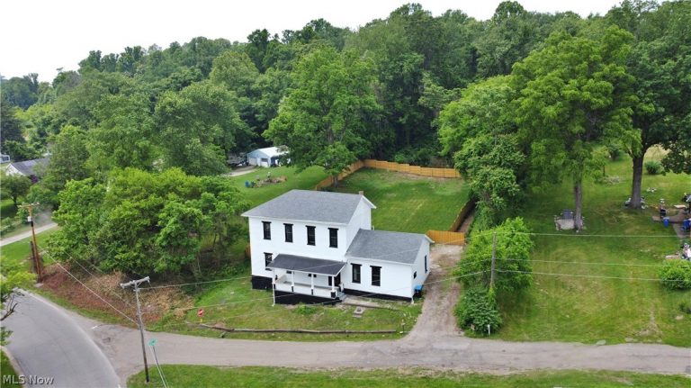 1521 Adamsville Road, Zanesville, OH - Photo 2