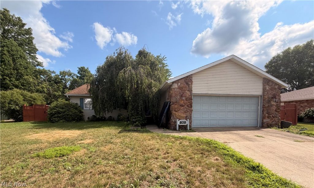203 Jessica Drive, Dover, OH