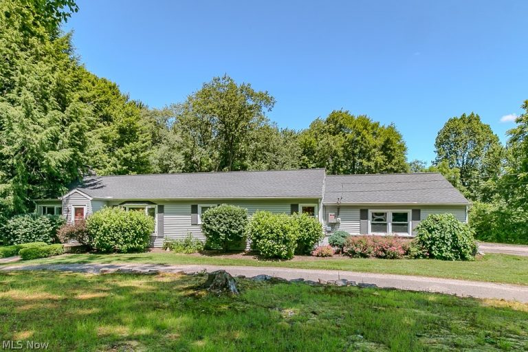 8422 Holly Hill Drive, Novelty, OH - Photo 2