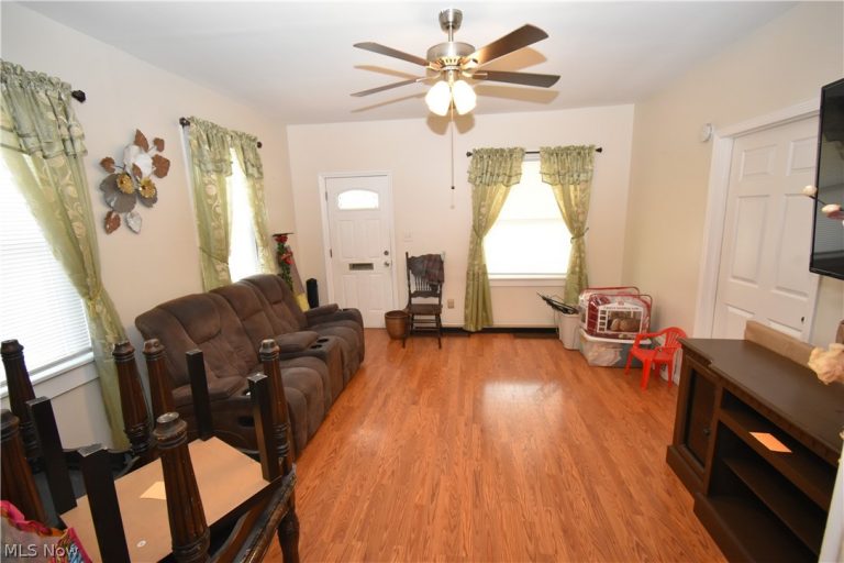4126 Poe Avenue, Cleveland, OH - Photo 5