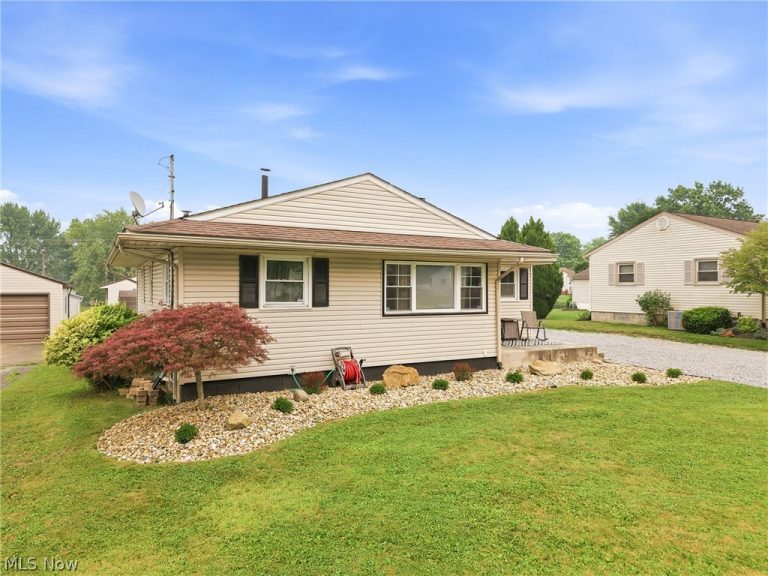 699 Saul Drive, Hubbard, OH - Photo 4