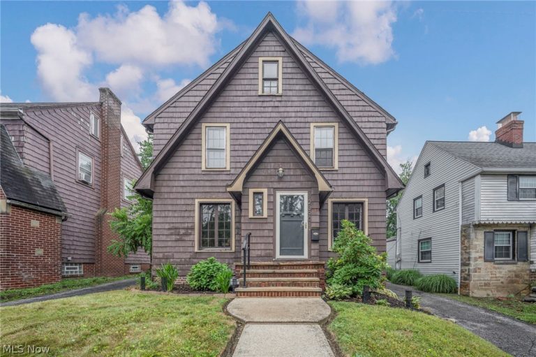 2390 Rinard Road, Cleveland Heights, OH - Photo 2