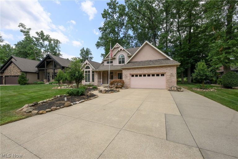 206 Shenandoah Boulevard, Barberton, OH - Photo 2