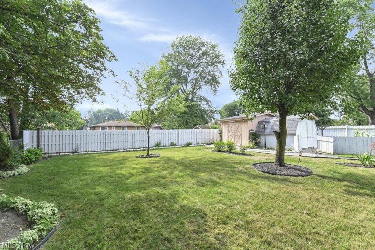 8088 Wesley Drive, Strongsville, OH - Photo 6
