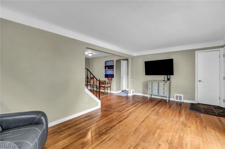5528 Huron Road, Lyndhurst, OH - Photo 5