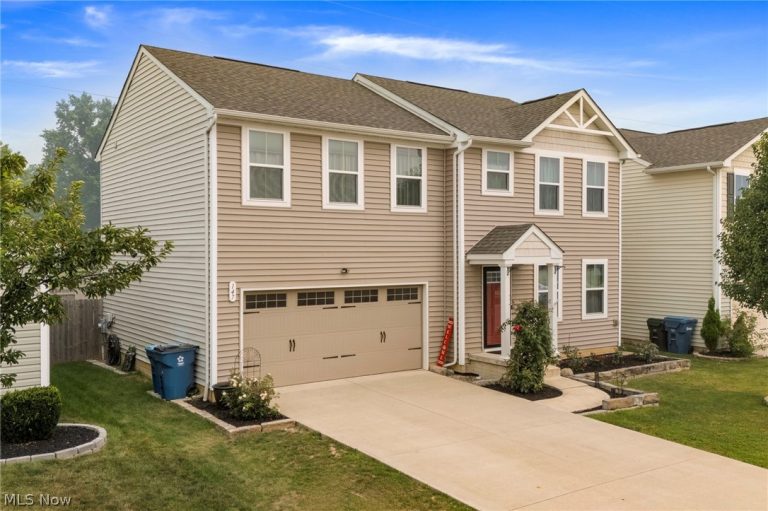 147 Springvale Drive, Amherst, OH - Photo 2