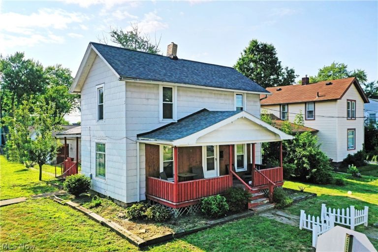 304 Cherry Avenue, Niles, OH - Photo 2