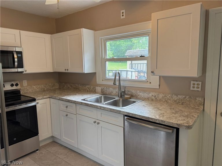 6917 Daisy Avenue, Brecksville, OH - Photo 5