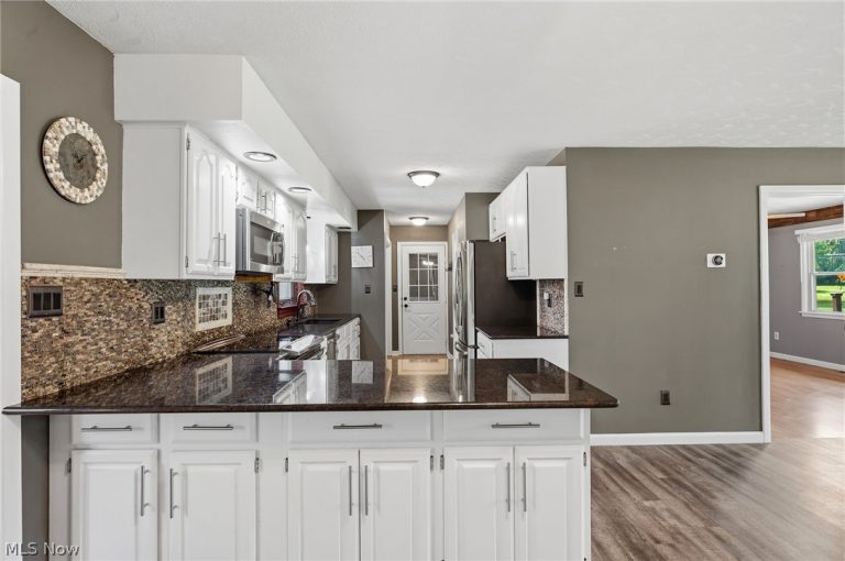 9522 Newton Falls Road, Ravenna, OH - Photo 8