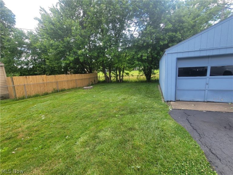2250 Wichert Drive, Cuyahoga Falls, OH - Photo 8