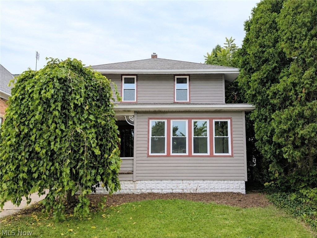 345 Wabash Avenue, Brewster, OH