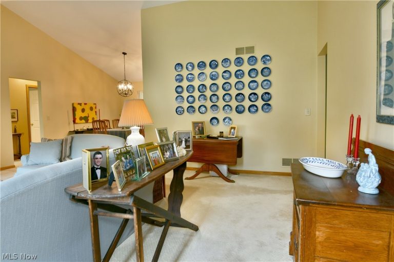 109 Saw Mill Bend, Chardon, OH - Photo 6