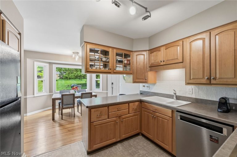 6848 Rosemont Drive, Brecksville, OH - Photo 4