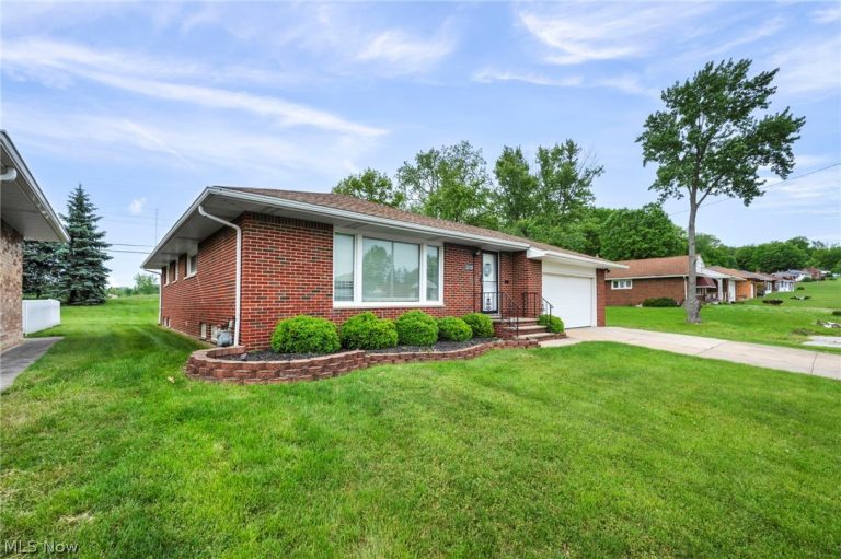 23733 Shurmer Drive, Warrensville Heights, OH - Photo 2