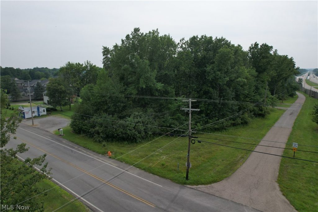 N East River Road, Lake Milton, OH