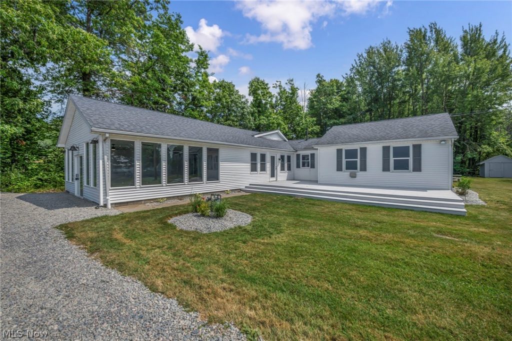 6940 Lake Rd, Ashtabula, OH