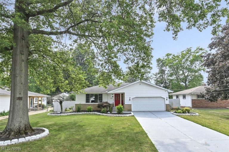 8088 Wesley Drive, Strongsville, OH - Photo 2