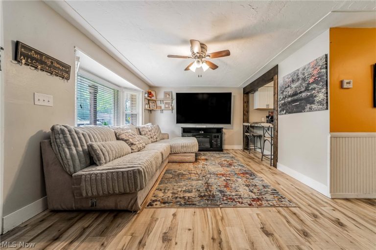 632 Irving Park Boulevard, Sheffield Lake, OH - Photo 6